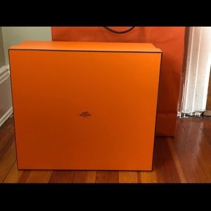 Authentic Hermès Box & Shopping Bag
